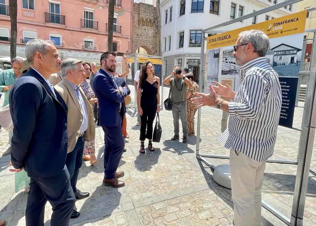 Los representantes de las distintas instituciones que colaboran.