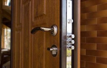 noticias cadiz puerta forzada robo.jpg