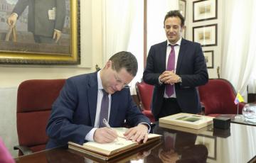 NOTICIAS CADIZ HERMANAMIENTO CADIZ QUITO.jpg