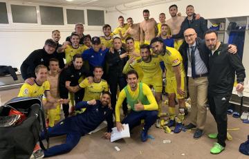 noticias cadiz jugadores celebrando triunfo.jpg