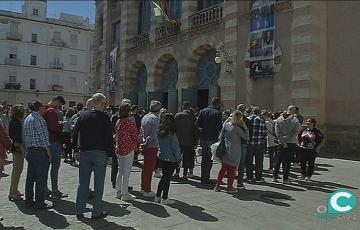 notiicias cadiz colas en el falla juan carlos aragon.jpg