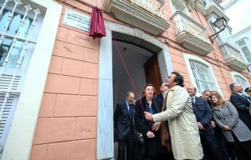 noticias cadiz placa perez llorca.jpg