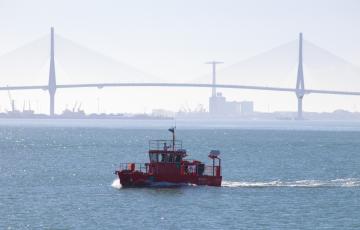 noticias cadiz Barco limpieza.jpg