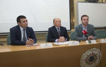 noticias dadiz Daniel Moreno interviene junto a Manuel Barea y Francisco Glicerio.jpg