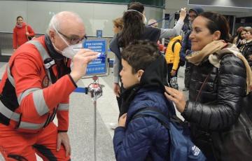 noticias cadiz revision coronavirus toma temperatura.jpg