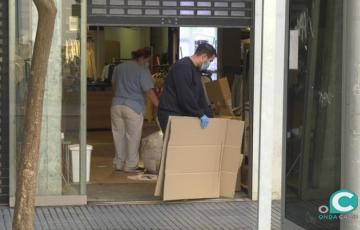 FOTO COMERCIO PREPARANDO APERTURA.jpg