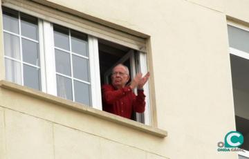 A. FOTO HOMBRE BALCON.jpg