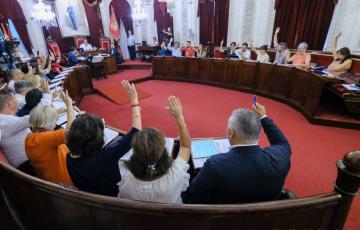 Imagen de archivo de un Pleno en el Ayuntamiento de Cádiz