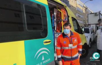Un equipo del 061 en el Puerta del Mar