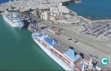 Cruceros atracados en el puerto de Cádiz