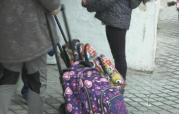 Escolares a las puertas de un centro