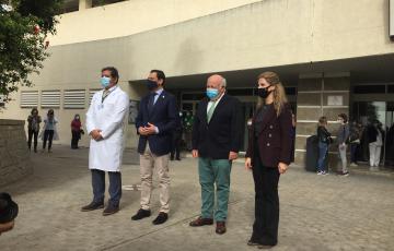 Juan Manuel Moreno Bonilla visita el Hospital de Puerto Real