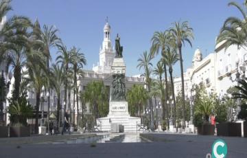 La fachada del ayuntamiento de Cádiz
