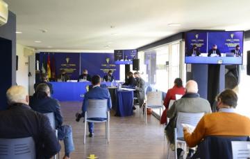 La Junta se ha celebrado en el antepalco del Carranza por prevención ante el COVID 