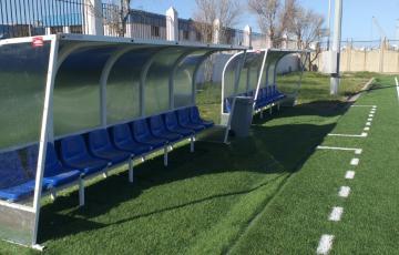 Nuevos banquillos del Centro Deportico Elcano