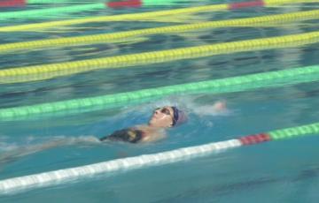 Paloma de Bordons ejercitándose en la piscina del Complejo Deportivo Ciudad de Cádiz