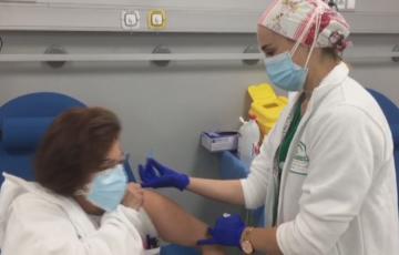 La Junta traslada su "intranquilidad" ante el retraso en una semana de las vacunas de Moderna 