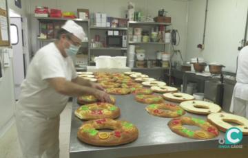 Ultimos roscos elaborados en el obrador del Don Pan