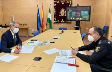 El subdelegado del gobierno en una reunión