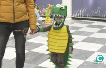 Uno de los finalistas en el momento del desfile frente al jurado