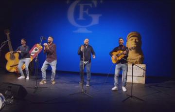 La chirigota de Los Molina interpretó el pasodoble 'En el escalón' de Los sereníssimos. 