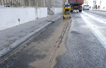 El Ayuntamiento inicia las obras de reurbanización del acerado situado junto al edificio Isecotel