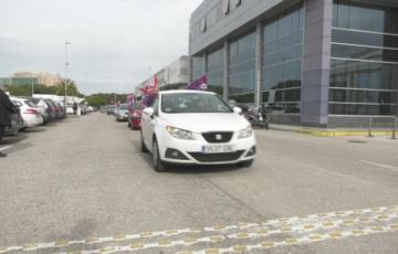 La marcha de coches ha partido de Zona Franca y ha recorrido la avenida principal y el Campo del Sur 