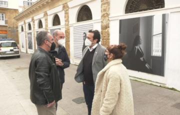 Alcalde en una visita  al mercado central