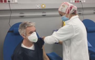 Los colegios oficiales de Medicina, Enfermería y Farmacia destacan el buen hacer del colectivo de sanitarios durante la pandemia