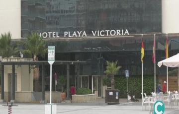 La fachada del Hotel Playa Victoria de la capital