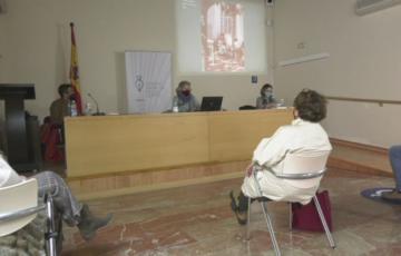 La hija de la profesora, Belén González, y la profesora Carmen Noya, han repasado el legado de la investigadora 