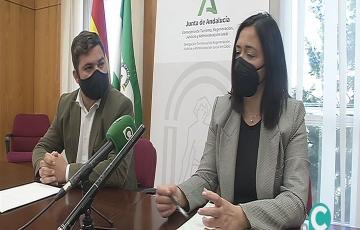 La responsable de Regeneración durante la rueda de prensa en Cádiz