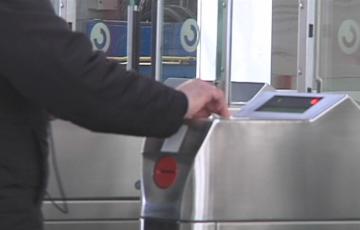 González ha defendido la prioridad de Cádiz en materia de transporte por ser destino turístico 