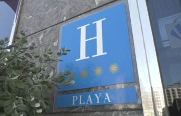 Fachada de hotel de 4 estrellas 