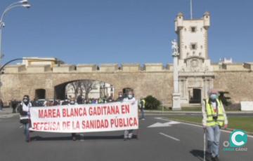 La protesta de Marea Blanca  ha partido de las Puertas de Tierra a las 11.00 horas. 