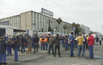 Concentración ante las puertas de Airbus
