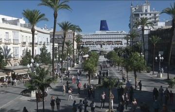 La plaza de San Juan de DIos, paso habitual de los cruceristas en sus rutas por Cádiz