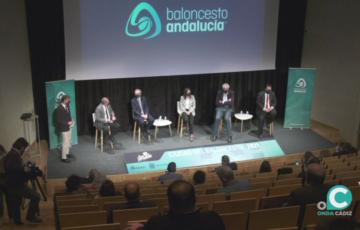 El Centro de Congresos Cortes de la Real Isla de León ha sido el escenario de la presentación