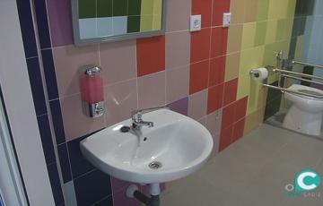 Ana Fernández visita las mejoras realizadas en el colegio Juan Carlos Aragón