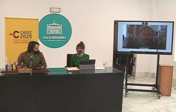 La concejala de Turismo, con el realizador Hugo Fernández y el actor Alex O'Dogherty, presentando la campaña de FITUR21 