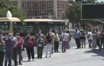 Cola para las vacunaciones en Cádiz