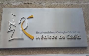 A través de los vídeos de la Escuela de Salud muestra sus daños