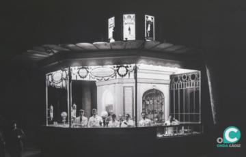 La exposición presenta un total 120 imágenes en blanco y negro 