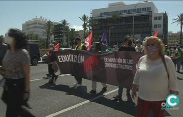 La manifestación ha partido de la Subdelegación hacia Plaza de España 