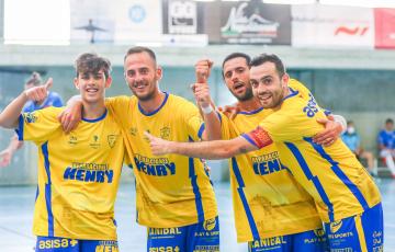 Oscar Lojo, Isra Riqcharte, Fran Vega y Joselito celebran uno de los tantos del encuentro (Foto: Cádiz CF Virgili)