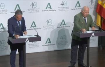 El consejero de Salud, junto al de Presidencia, en la comparecencia posterior al Consejo de Gobierno