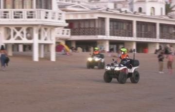 La Policía Local desaloja La Caleta en la noche de San Juan 