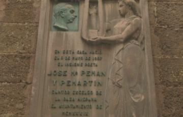 El Ayuntamiento retira la placa de Vasallo de la casa natal de Pemán