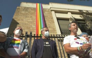Un momento del acto de lectura de la Declaración Institucional del Día Internacional del Orgullo LGTBI