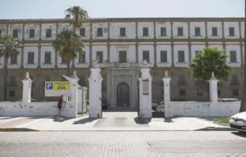 Fachada del antiguo edificio de Valcárcel 